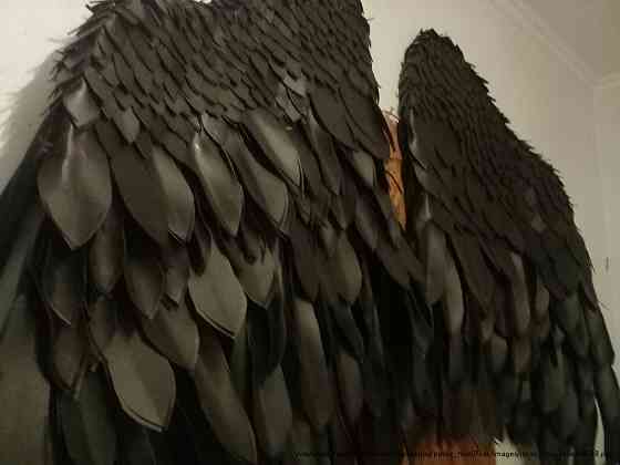 САМАРА. Продаю большие черные крылья, материал - изолон. Это не картон. Самара