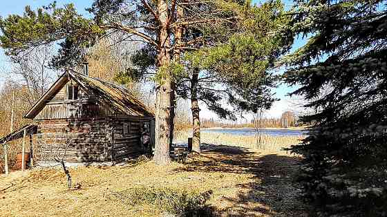 Небольшая зимняя дача на уютном берегу живописного озера Псков