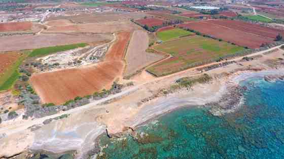 Kрасивый земельный участок расположен прямо на пляже Nicosia