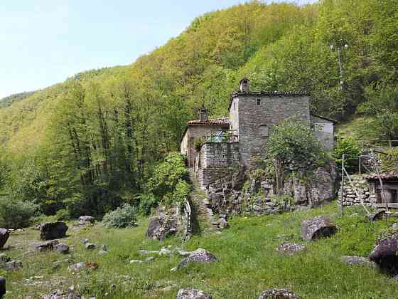 Отремонтированная старинная каменная мельница. Naples