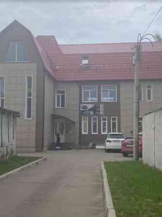 Здание в проходном месте с землёй. Kansk