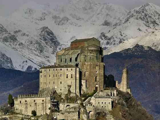 Частный замок, украшенный роскошью и величием Genoa
