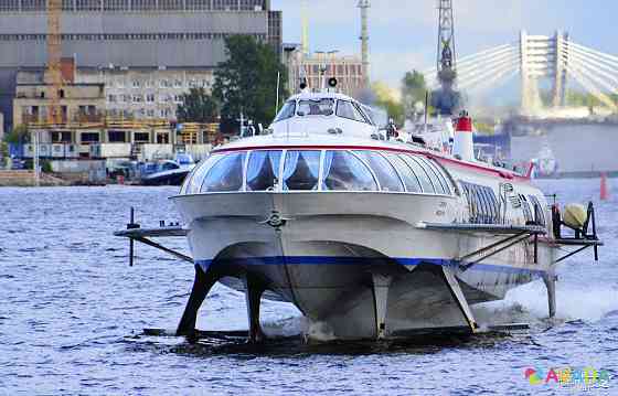 По водной глади Санкт-Петербурга Sankt-Peterburg