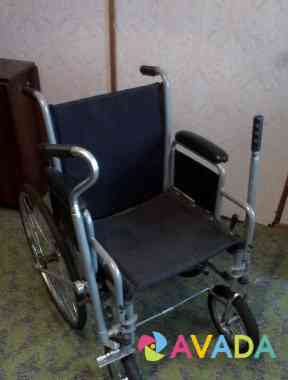 Продам новую кресло-коляску для инвалидов с рычажн Lyudinovo